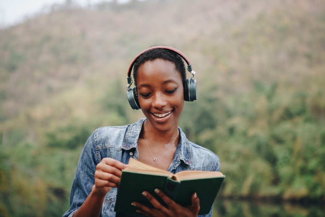 Boek podcast muziek headphones boeken lezen.jpg