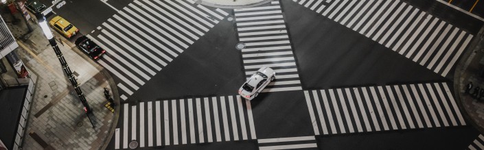 Crossroad zebrapad crossing kruispunt 705x220.jpg