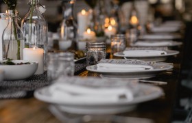 Onder Professoren dinertafel 1340x894.jpg