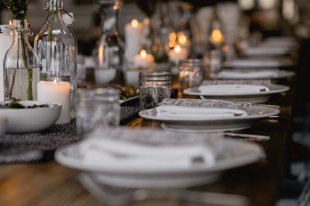 Onder Professoren dinertafel 1340x894.jpg