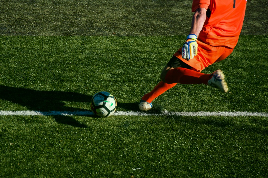 Voetbal_schieten_oranje_goal