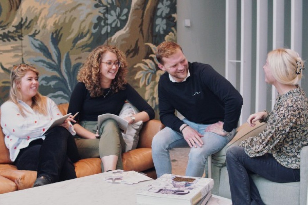 Young Logeion Jongprofessionals Groep Gesprek.jpg