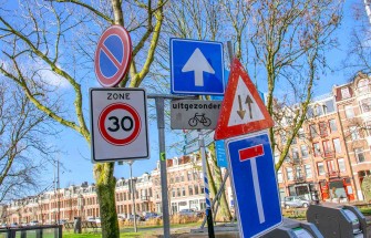 Verkeersborden-overschot.jpg