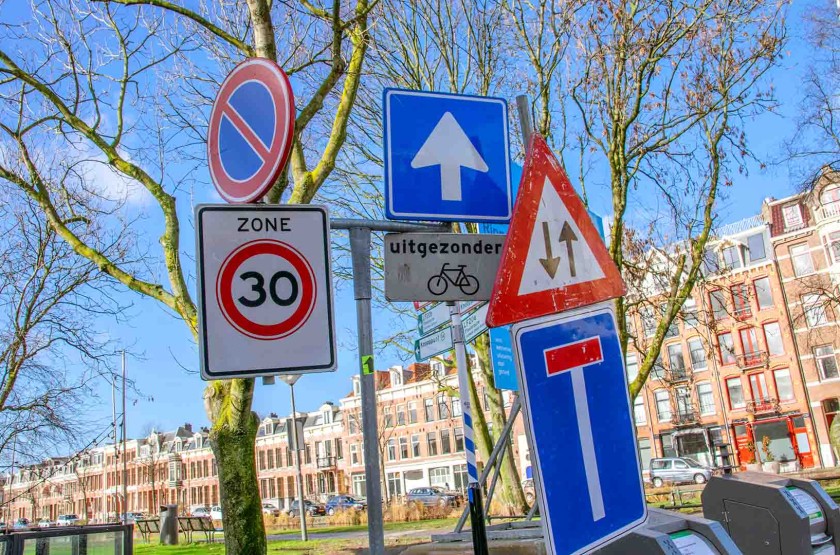 Verkeersborden-overschot.jpg
