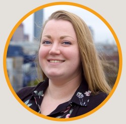 Foto Yvonne grijze achtergrond