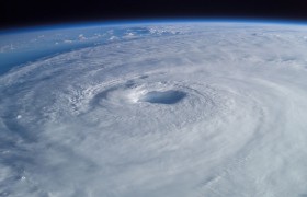 Orkaan storm hurricane tropical cyclone.jpg