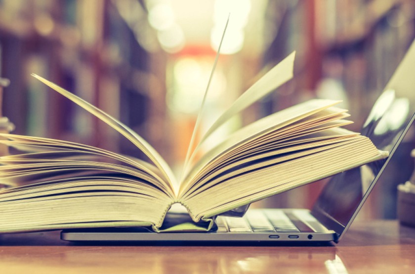 boek met laptop storytelling 705x220.jpg