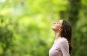 Vrouw_in_natuur